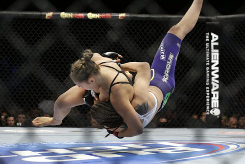 Người đẹp UFC Rousey hạ gục đối thủ sau 16 giây - 1