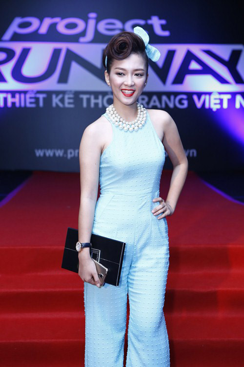 Thu Minh, Phương Trinh đọ sức "nóng" trên thảm đỏ - 5