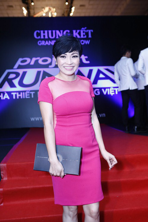 Thu Minh, Phương Trinh đọ sức "nóng" trên thảm đỏ - 8