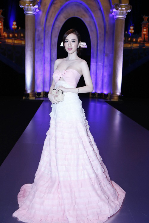 Thu Minh, Phương Trinh đọ sức "nóng" trên thảm đỏ - 3