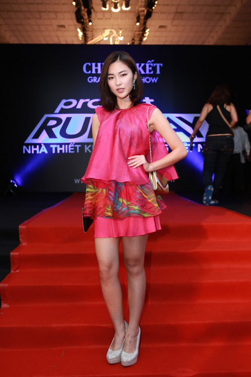 Thu Minh, Phương Trinh đọ sức "nóng" trên thảm đỏ - 7
