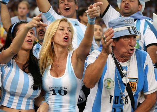 Ngắm fan nữ xinh đẹp của tứ đại anh hào World Cup - 14