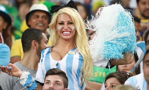 Ngắm fan nữ xinh đẹp của tứ đại anh hào World Cup - 13
