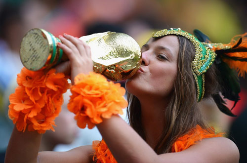 Ngắm fan nữ xinh đẹp của tứ đại anh hào World Cup - 4