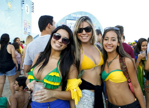 Ngắm fan nữ xinh đẹp của tứ đại anh hào World Cup - 2