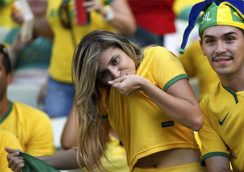 Ngắm fan nữ xinh đẹp của tứ đại anh hào World Cup - 3