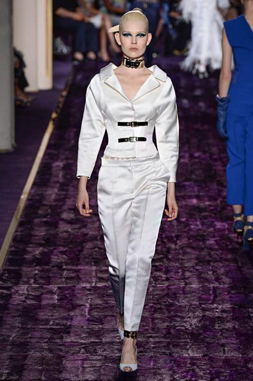 Quyền lực tối thượng đến từ những chiếc váy xa xỉ - 8