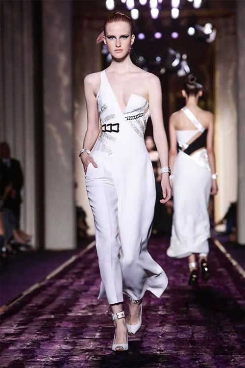 Quyền lực tối thượng đến từ những chiếc váy xa xỉ - 7