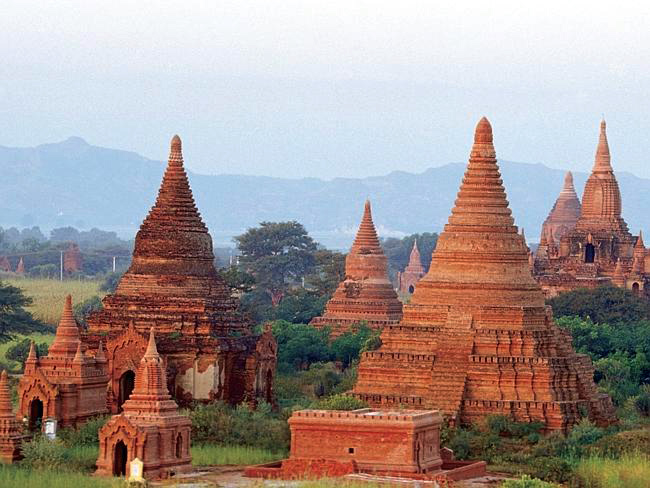 1. Các thành phố cổ đại Pyu, Myanmar: Đây là địa danh đầu tiên của Myanmar được UNESCO công nhận là Di sản thế giới. Ba thành phố nằm trong di sản này bao gồm Halin, Beikthano và Sri Ksetra. Khu vực này lưu giữ rất nhiều tàn tích của Vương quốc Pyu tồn tại từ năm 200 trước Công nguyên tới năm 900 sau Công nguyên. 
