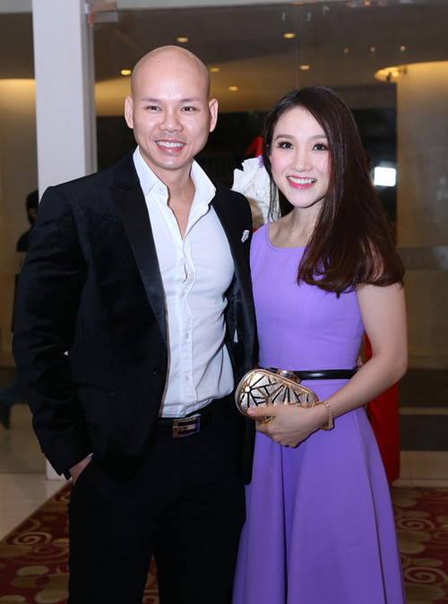 Vợ chồng Phan Đinh Tùng "nổi bật" tại đám cưới Gia Bảo - 1