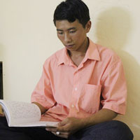 Bạn trẻ - Cuộc sống - Bỏ học 8 năm vì nghèo, sĩ tử mồ côi vay tiền đi thi