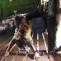 Tin tức trong ngày - Campuchia: Bé gái 4 tuổi bị “mẹ nuôi” xích suốt 2 năm