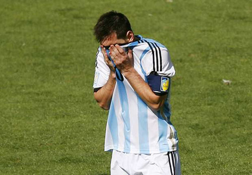 Fan Argentina "choáng" khi nghe Messi tâm sự với bố - 1
