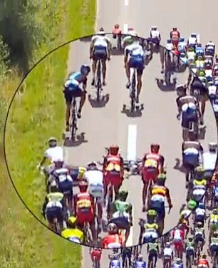 Tai nạn đáng tiếc của Chris Froome ở Tour de France - 1