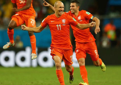 Messi – Robben: Phân tài cao thấp để tranh bóng vàng - 1