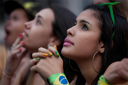 Phái đẹp Brazil khóc tức tưởi khi đội nhà thua thảm - 17