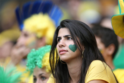 Phái đẹp Brazil khóc tức tưởi khi đội nhà thua thảm - 10