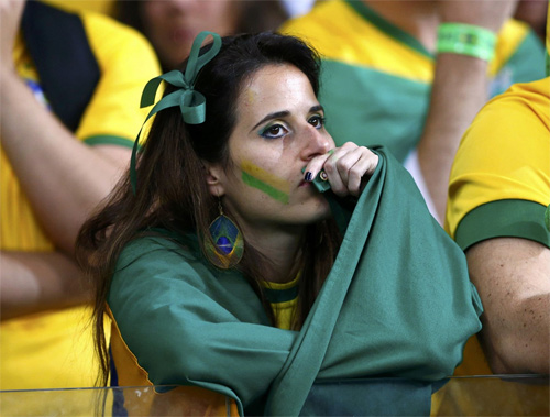 Phái đẹp Brazil khóc tức tưởi khi đội nhà thua thảm - 18