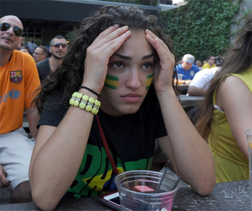 Phái đẹp Brazil khóc tức tưởi khi đội nhà thua thảm - 6