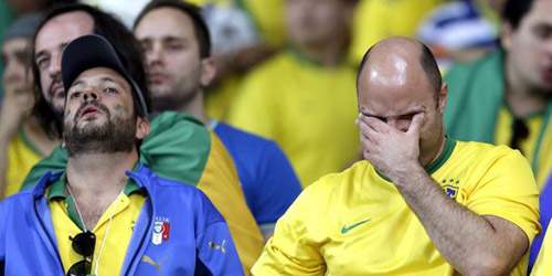 CĐV Brazil phát điên với dàn cầu thủ tệ nhất lịch sử - 1