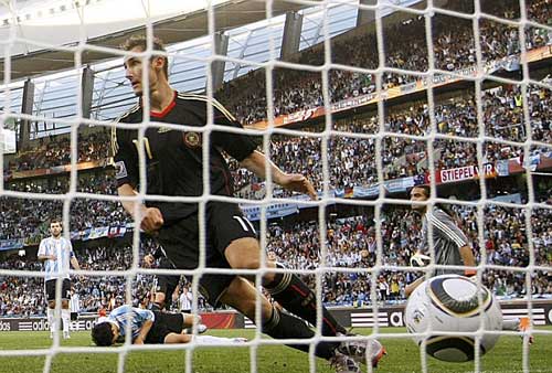 Hành trình đưa Klose thành "vua dội bom" - 3