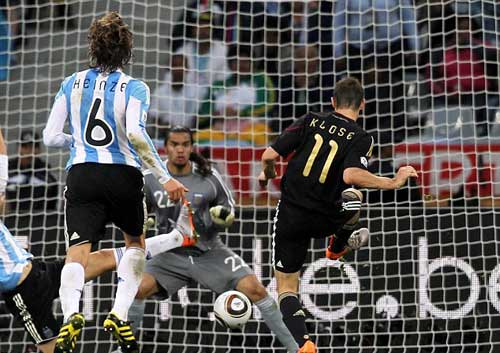 Hành trình đưa Klose thành "vua dội bom" - 4