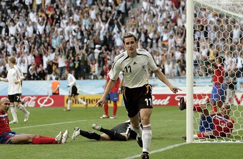 Hành trình đưa Klose thành "vua dội bom" - 7