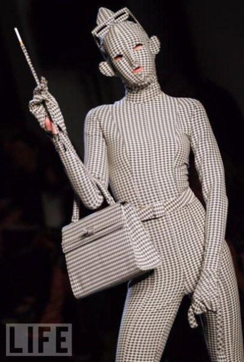 1001 kiểu trang phục không ai dám mặc - 17