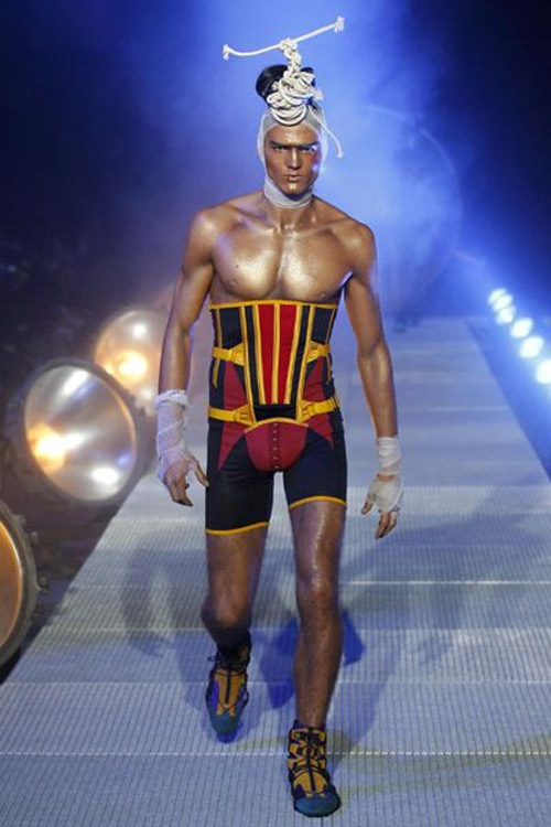 1001 kiểu trang phục không ai dám mặc - 15