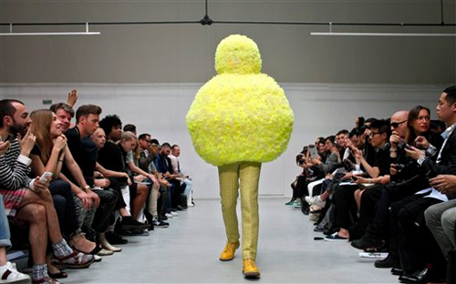 1001 kiểu trang phục không ai dám mặc - 11