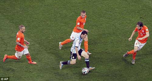 Argentina - Messi: Dĩ độc trị độc - 2