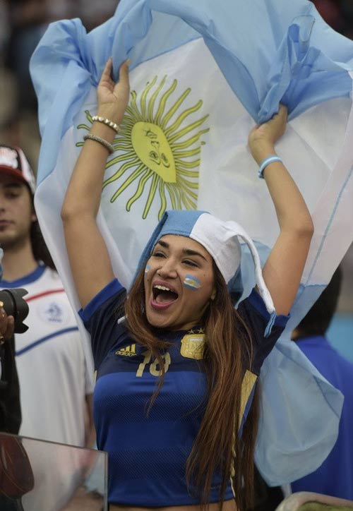 ''Tròn mắt'' với màn ăn mừng của fan Argentina - 4