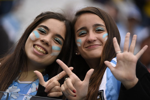 ''Tròn mắt'' với màn ăn mừng của fan Argentina - 6
