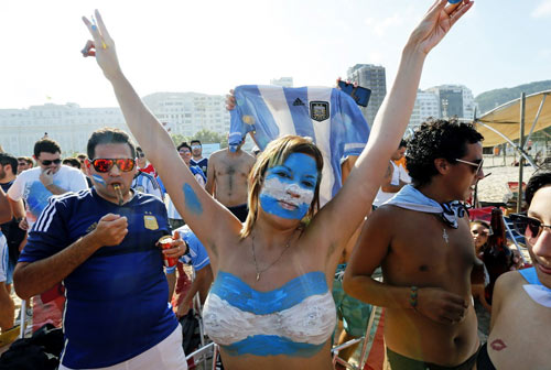 ''Tròn mắt'' với màn ăn mừng của fan Argentina - 1