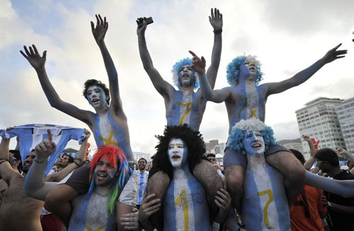 ''Tròn mắt'' với màn ăn mừng của fan Argentina - 6