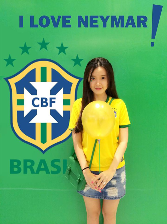 Cô là một fan hâm mộ của các chân sút Brazil
