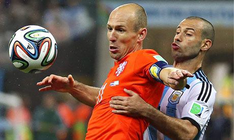 Đá 120 phút, Robben "ăn đứt" Messi - 1