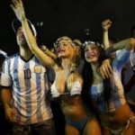 Bóng đá - ''Tròn mắt'' với màn ăn mừng của fan Argentina