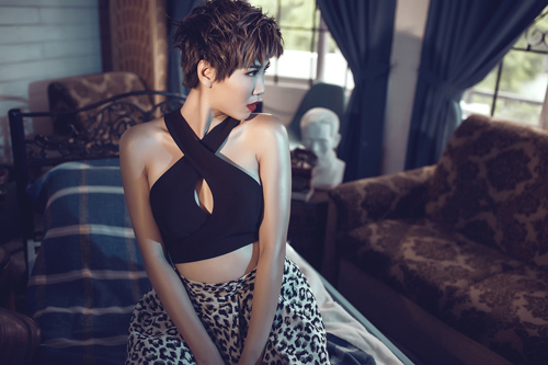 Huỳnh Nu trút xiêm y hóa "gái hư" Miley Cyrus - 11