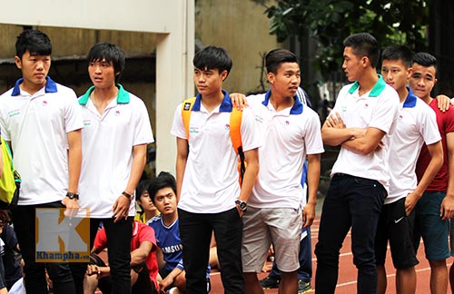 Xem tuyển thủ U19 Việt Nam đi thi Đại học - 2