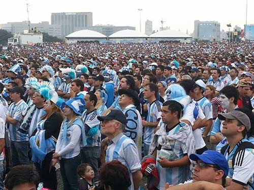 Tin vui cho Messi: Hơn 100.000 fan Argentina đến Brazil - 1