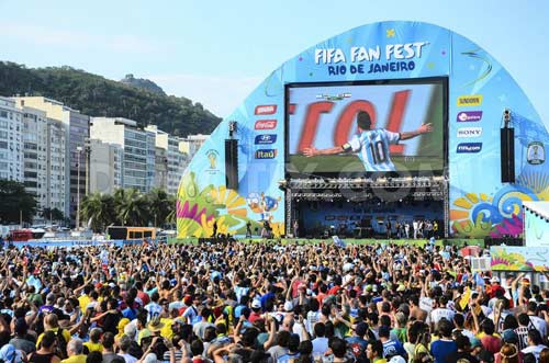 Tin vui cho Messi: Hơn 100.000 fan Argentina đến Brazil - 2