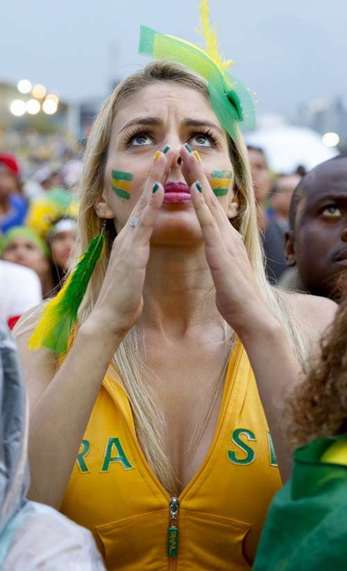 Dàn fan nữ xinh đẹp của tứ đại gia World Cup 2014 - 15