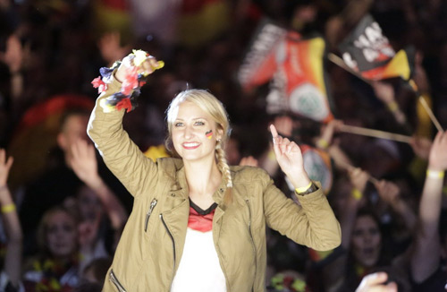 Dàn fan nữ xinh đẹp của tứ đại gia World Cup 2014 - 11