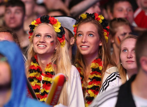 Dàn fan nữ xinh đẹp của tứ đại gia World Cup 2014 - 9