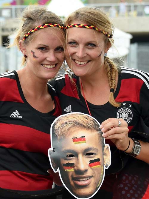 Dàn fan nữ xinh đẹp của tứ đại gia World Cup 2014 - 8