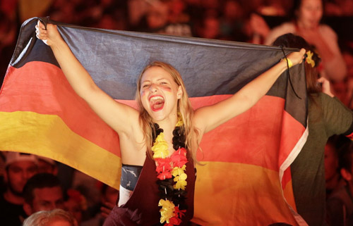 Dàn fan nữ xinh đẹp của tứ đại gia World Cup 2014 - 7