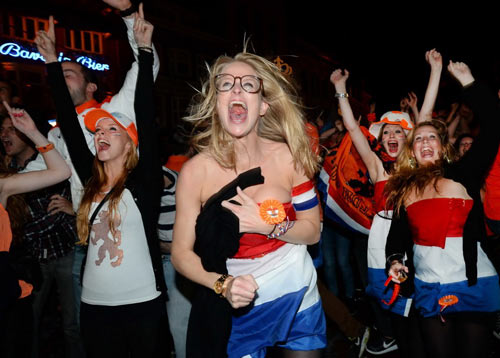 Dàn fan nữ xinh đẹp của tứ đại gia World Cup 2014 - 5