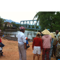 Tin tức trong ngày - Thi thể cụ ông nhặt ve chai nổi trên sông