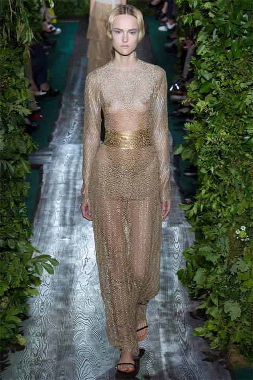 Một Valentino chưa bao giờ lạ đến thế! - 10